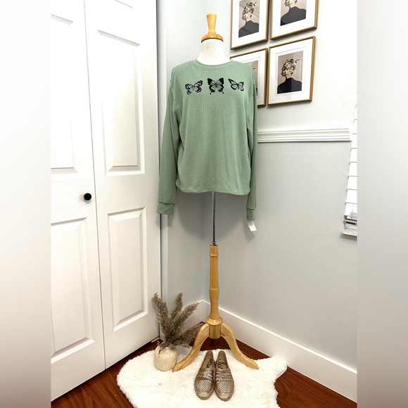 NWT BUNDLE of 3 Light Crew Sweatshirts from MODERNLUX 🌷Size M (1) and L (2) 🌷 - Picture 11 of 14